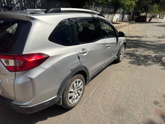 https://images10.gaadi.com/usedgaadi-sellcar/UsedCar/f54f21a4a/6825d7a2-8a1d-41d2-8427-3e52d7737e3e.jpg?imwidth=6401