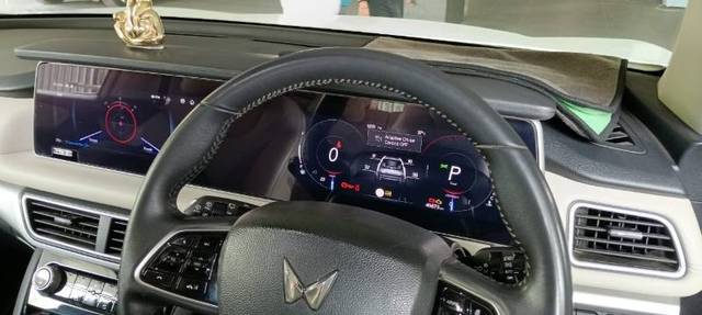 https://images10.gaadi.com/usedgaadi-sellcar/UsedCar/f54f3bd8a/3de9a2ae-6b0e-446b-b809-43ed9287f3a3.jpeg?imwidth=6402
