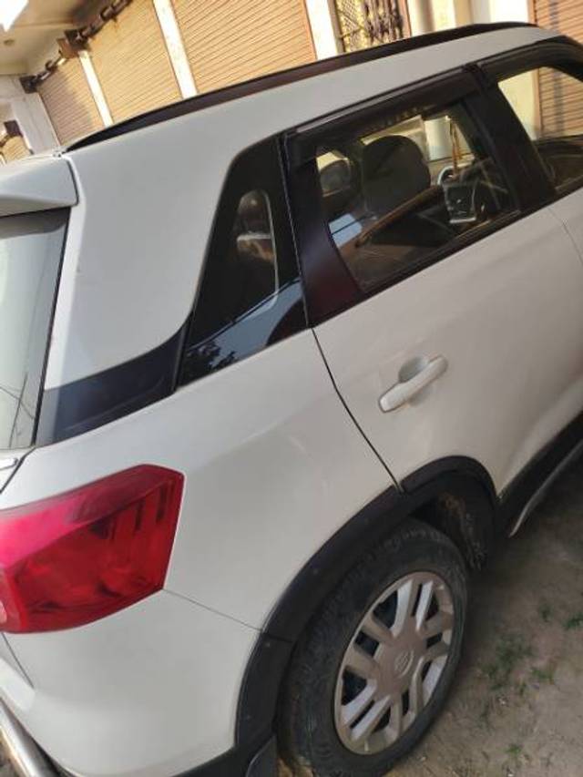 https://images10.gaadi.com/usedgaadi-sellcar/UsedCar/f54f3f52a/d71ec73d-b86a-4b92-8037-11cfeb31d3d0.jpg?imwidth=6402