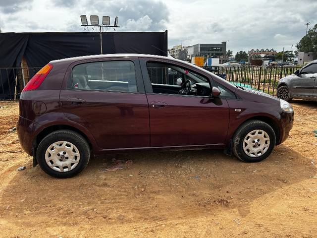 https://images10.gaadi.com/usedgaadi-sellcar/UsedCar/f54f91c5a/f7a7630d-ea55-446c-acfb-e2d0a7132073.jpeg?imwidth=6401