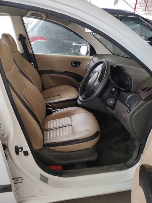 https://images10.gaadi.com/usedgaadi-sellcar/UsedCar/f54fbb4ca/71d29208-999f-489b-8dbf-2847c3f0628c.jpg?imwidth=6402