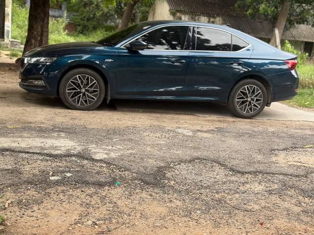 https://images10.gaadi.com/usedgaadi-sellcar/UsedCar/f55003f3a/45a2beaf-d350-4cc0-9cd0-1d5aead5e689.jpeg?imwidth=6400