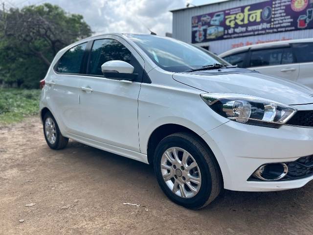 https://images10.gaadi.com/usedgaadi-sellcar/UsedCar/f5501065a/e80d84cf-92a7-4cf0-9fa2-bca1daf916d1.jpeg?imwidth=6400