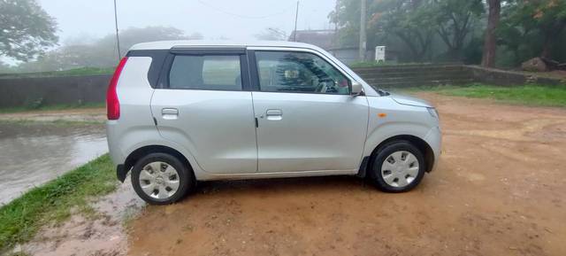https://images10.gaadi.com/usedgaadi-sellcar/UsedCar/f550bd82a/e85f4d4b-1789-4abe-ba5f-1cf843a41b84.jpg?imwidth=6401