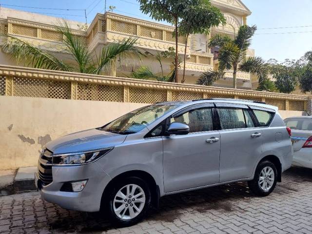 https://images10.gaadi.com/usedgaadi-sellcar/UsedCar/f5541260a/5111e7b0-4c3e-4221-a580-7c6214e2cfb8.jpg?imwidth=6400