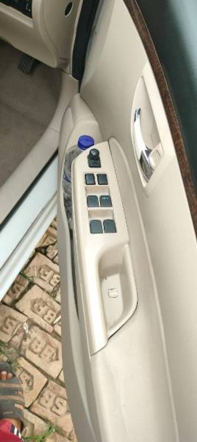 https://images10.gaadi.com/usedgaadi-sellcar/UsedCar/f55493bea/d7cd6f88-926a-45d1-b5cd-91309d44fa61.jpg?imwidth=6402