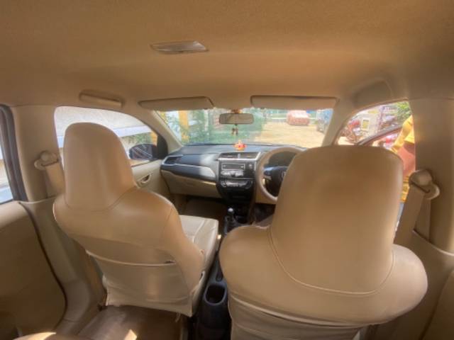 https://images10.gaadi.com/usedgaadi-sellcar/UsedCar/f554d126a/9a87f99b-4bfe-441a-9a73-baa3a8a391c0.jpg?imwidth=6401