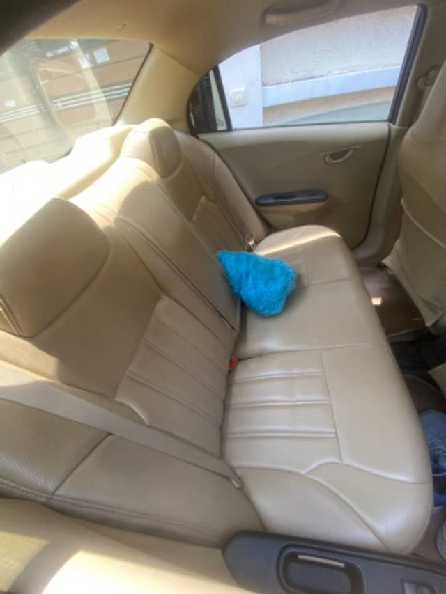 https://images10.gaadi.com/usedgaadi-sellcar/UsedCar/f554d126a/ab4cb636-a987-40b3-b6aa-e91b990c6c95.jpg?imwidth=6402