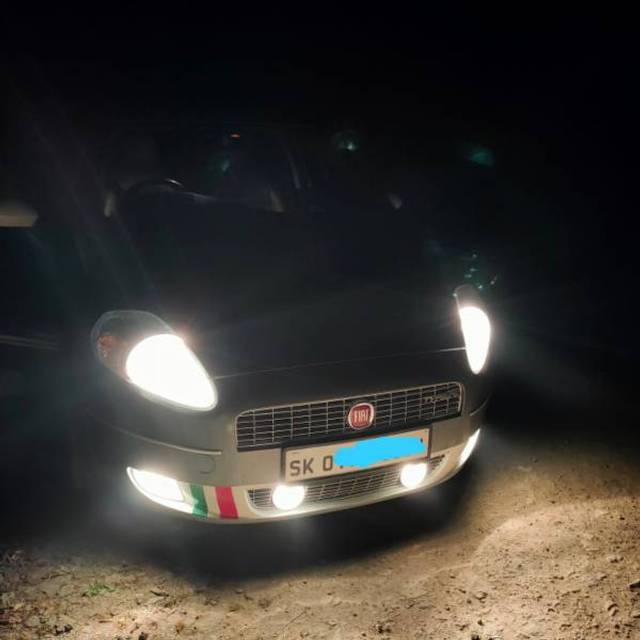 https://images10.gaadi.com/usedgaadi-sellcar/UsedCar/f554f6b6a/86dfcde2-4b2f-4c5d-93bc-979eb1a8f844.jpg?imwidth=6402