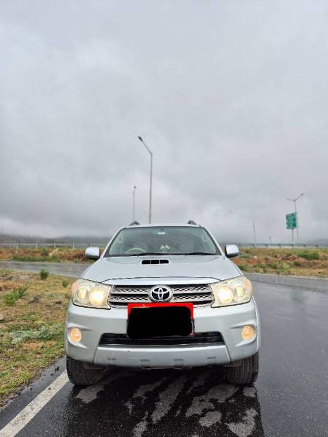 https://images10.gaadi.com/usedgaadi-sellcar/UsedCar/f5550d66a/0330beb9-2012-4560-b8d8-a3d81026dc3e.jpg?imwidth=6400