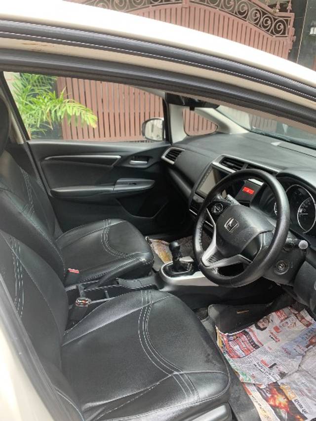 https://images10.gaadi.com/usedgaadi-sellcar/UsedCar/f55538efa/b5f33a20-03c3-4008-b91e-1f9830e85ce9.jpeg?imwidth=6402