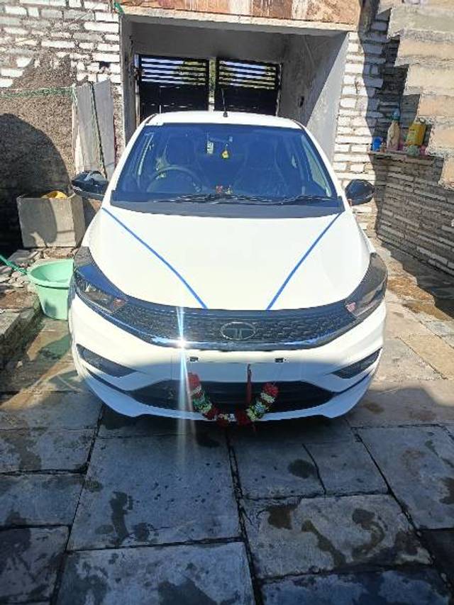 https://images10.gaadi.com/usedgaadi-sellcar/UsedCar/f5555cf2a/30c25757-e748-4cb6-8cf1-2ed050f0d3d0.jpg?imwidth=6400