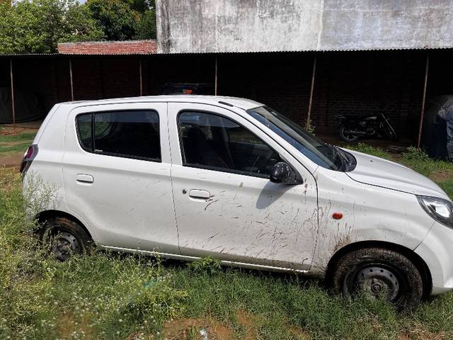 https://images10.gaadi.com/usedgaadi-sellcar/UsedCar/f5556a24a/945c6d5e-ca38-4d0d-8dd2-ebbcb28b44ee.jpeg?imwidth=6401