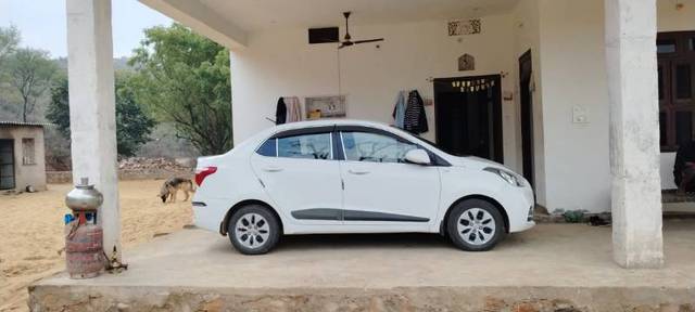https://images10.gaadi.com/usedgaadi-sellcar/UsedCar/f555bf34a/cd21cd4f-db6c-463c-8570-393ec8efccab.jpg?imwidth=6401