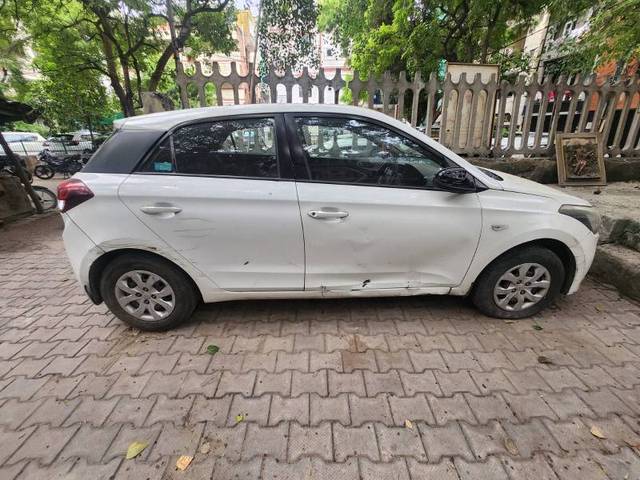 https://images10.gaadi.com/usedgaadi-sellcar/UsedCar/f5560a23a/04ce61e4-dc33-4ecf-8f0d-ed5f80cc387e.jpeg?imwidth=6400