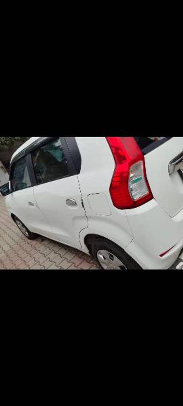 https://images10.gaadi.com/usedgaadi-sellcar/UsedCar/f556f02ea/0a73017c-5520-4b2c-a3a8-853030d699a8.jpg?imwidth=6401