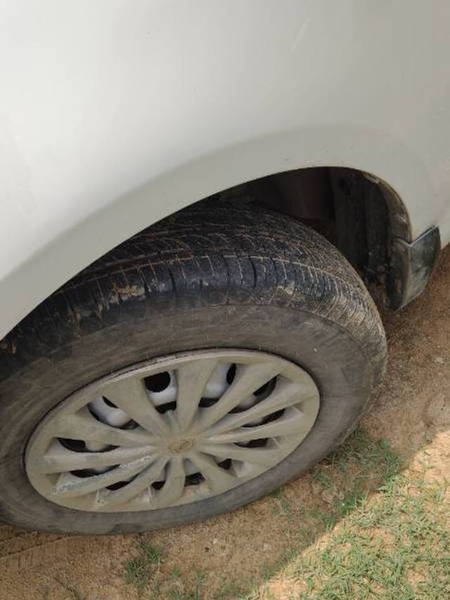 https://images10.gaadi.com/usedgaadi-sellcar/UsedCar/f5578476a/68d56875-4d64-4f34-9d5a-174d310bf99f.jpg?imwidth=6401