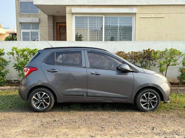 https://images10.gaadi.com/usedgaadi-sellcar/UsedCar/f557fd6ca/dc7ce399-284c-45cf-bbed-c4425e890f8b.jpg?imwidth=6401