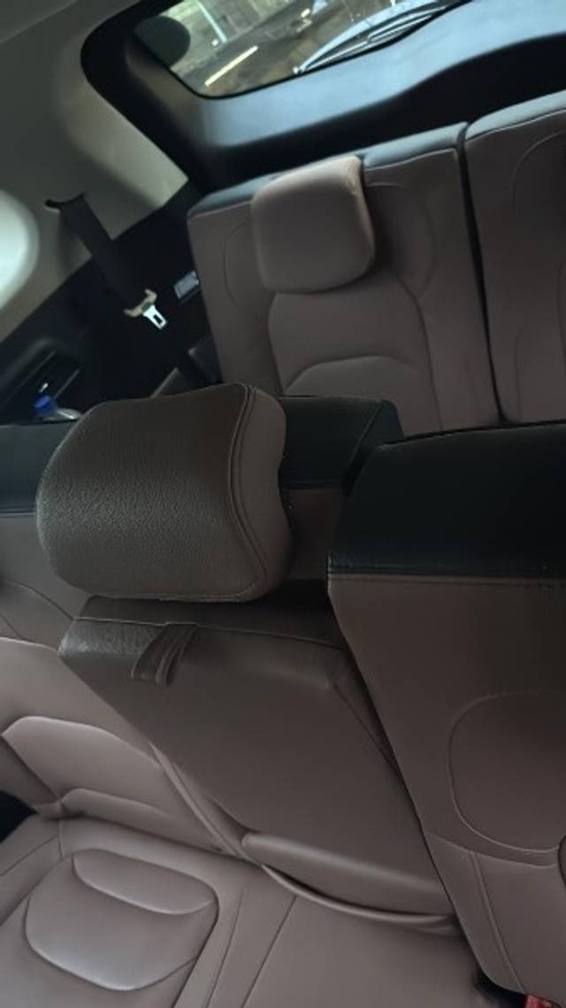 https://images10.gaadi.com/usedgaadi-sellcar/UsedCar/f5584725a/9b0d921f-158e-42b2-ac34-559a19d56fc7.jpeg?imwidth=6402