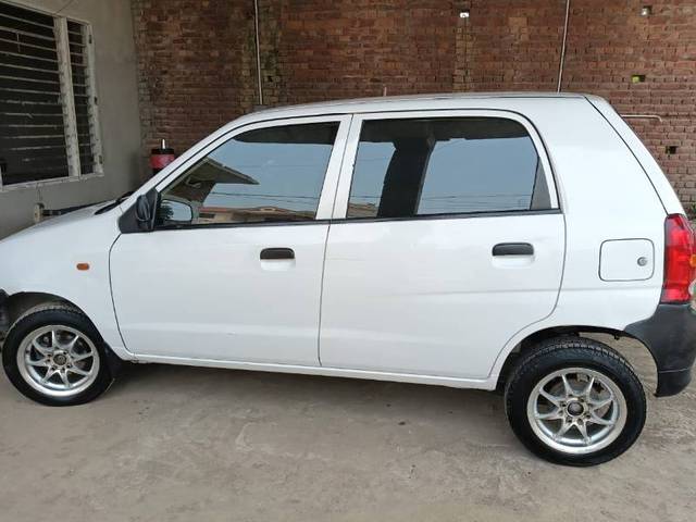 https://images10.gaadi.com/usedgaadi-sellcar/UsedCar/f5588afea/93916663-63eb-4579-af65-46f2c4b60e81.jpg?imwidth=6402