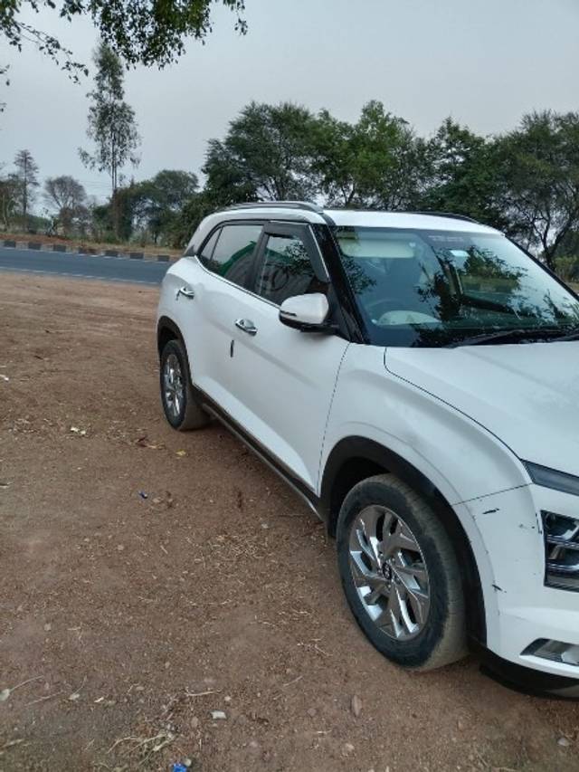 https://images10.gaadi.com/usedgaadi-sellcar/UsedCar/f558a9d4a/9380f6aa-9eba-42bf-9135-d365a722d6d4.jpeg?imwidth=6401