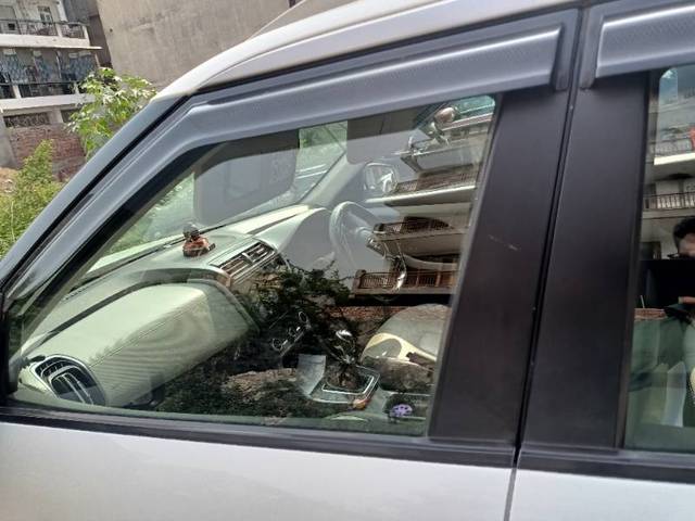 https://images10.gaadi.com/usedgaadi-sellcar/UsedCar/f5593018a/bb2e26e0-8e64-475e-9e79-b28b90e81546.jpg?imwidth=6402