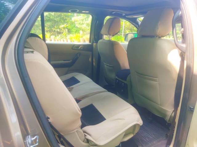 https://images10.gaadi.com/usedgaadi-sellcar/UsedCar/f5599c05a/45c2ef9b-2b32-4d85-b3b3-9be36cff99e1.jpg?imwidth=6401