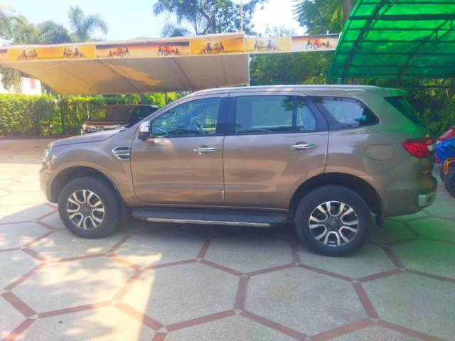 https://images10.gaadi.com/usedgaadi-sellcar/UsedCar/f5599c05a/af6bc8e7-f66d-4c49-92fa-c2e7f3de4d2d.jpg?imwidth=6400