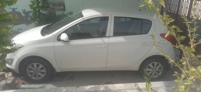 https://images10.gaadi.com/usedgaadi-sellcar/UsedCar/f559a3ada/b5db598d-df7a-4dac-abe8-1e3f4bca2416.jpg?imwidth=6400
