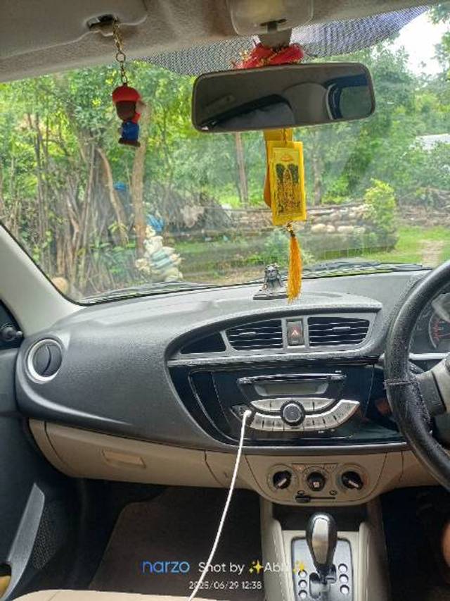https://images10.gaadi.com/usedgaadi-sellcar/UsedCar/f559de4ba/48430a26-d850-4f70-b375-7bee3d9d00d7.jpg?imwidth=6401