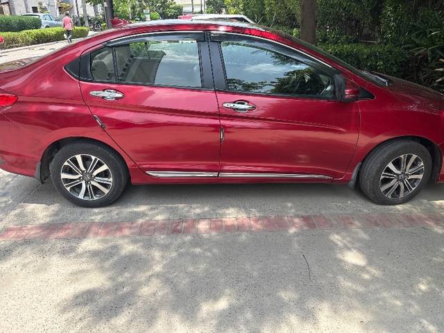 https://images10.gaadi.com/usedgaadi-sellcar/UsedCar/f559f9eca/5438708e-2189-4af3-a329-c01a78cd0ea0.jpg?imwidth=6401