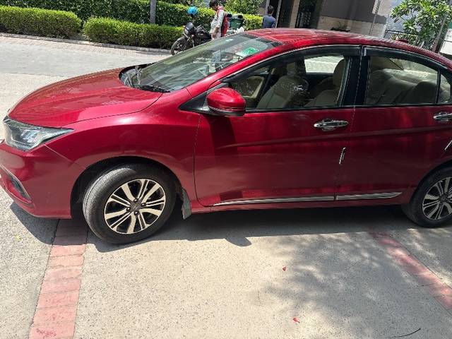 https://images10.gaadi.com/usedgaadi-sellcar/UsedCar/f559f9eca/b20f5ffa-8b10-4fb6-b054-39be76a130d9.jpg?imwidth=6400