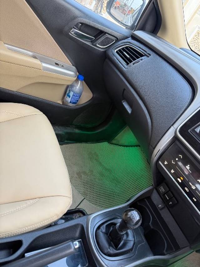 https://images10.gaadi.com/usedgaadi-sellcar/UsedCar/f55a28e8a/b5f11a33-e187-4c03-a86f-84a9cc203f25.jpeg?imwidth=6401