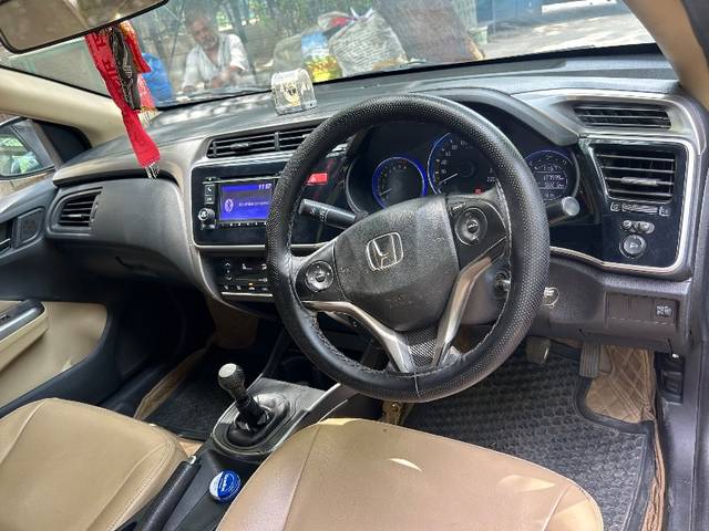 https://images10.gaadi.com/usedgaadi-sellcar/UsedCar/f55a5ef9a/62908cfc-0d73-4a0e-90a7-c47346201025.jpeg?imwidth=6400