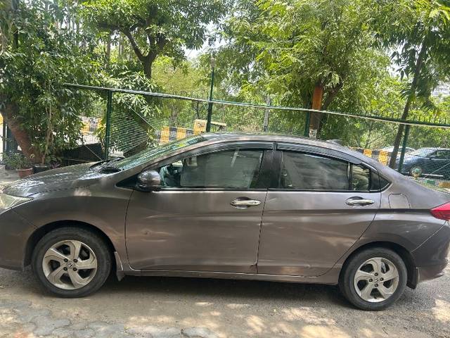 https://images10.gaadi.com/usedgaadi-sellcar/UsedCar/f55a5ef9a/b29f1fa2-e2a6-4d62-8979-946a51851f74.jpeg?imwidth=6402