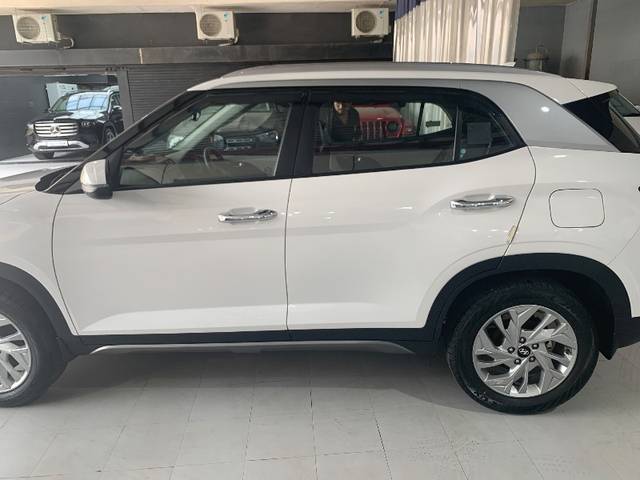 https://images10.gaadi.com/usedgaadi-sellcar/UsedCar/f55a6b25a/7d035738-9c37-4400-b5a7-13177c92702e.jpg?imwidth=6400