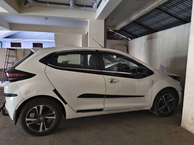 https://images10.gaadi.com/usedgaadi-sellcar/UsedCar/f55aa4eda/82fe254c-d43a-4bc0-b715-a5e85af44b3d.jpg?imwidth=6400