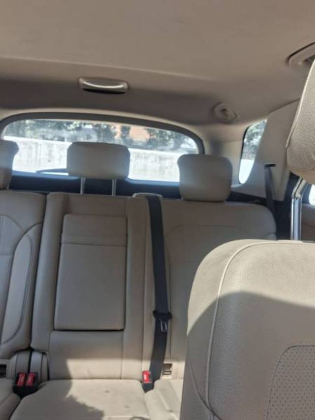 https://images10.gaadi.com/usedgaadi-sellcar/UsedCar/f55aafb7a/67034d08-0750-4af8-941f-bc5742b9830c.jpeg?imwidth=6401