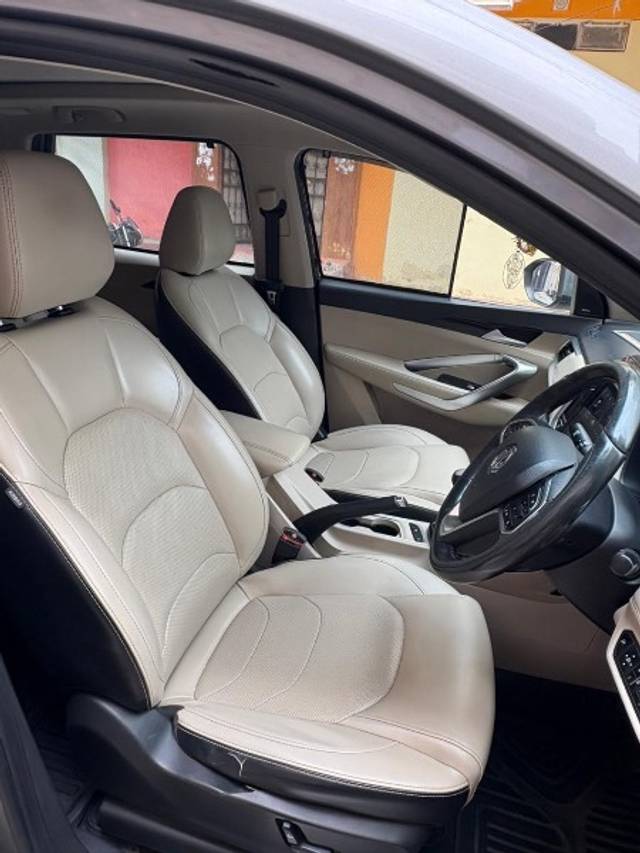 https://images10.gaadi.com/usedgaadi-sellcar/UsedCar/f55b04d5a/57fbcbc8-6c1e-44f8-87af-990eb5abd497.jpeg?imwidth=6401