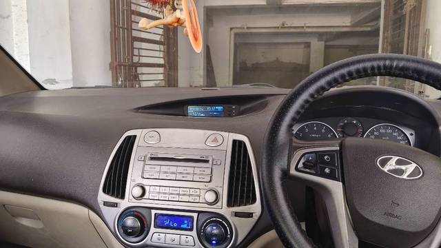 https://images10.gaadi.com/usedgaadi-sellcar/UsedCar/f55b6ad0a/57a62453-8c92-4e3a-9b9a-542334ae0454.jpg?imwidth=6402