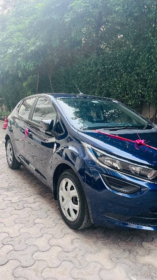 https://images10.gaadi.com/usedgaadi-sellcar/UsedCar/f55ba2d8a/391798a4-a1af-4505-abc4-477103370c45.jpeg?imwidth=6400