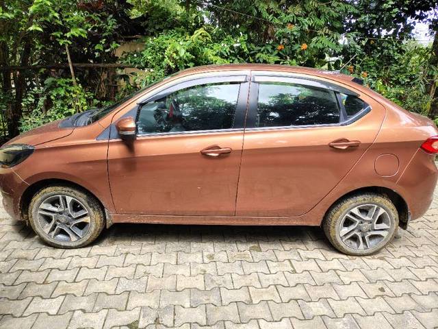 https://images10.gaadi.com/usedgaadi-sellcar/UsedCar/f55bb4eea/3131d883-27f6-4898-8da9-3ae815f7fa99.jpg?imwidth=6400