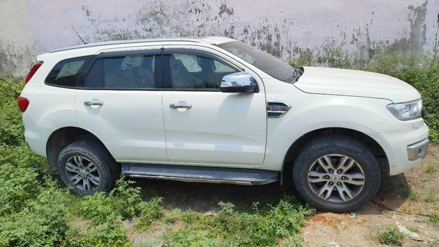 https://images10.gaadi.com/usedgaadi-sellcar/UsedCar/f55c025aa/43d954b6-1616-4bf7-b351-c24cc054e3b3.jpg?imwidth=6401