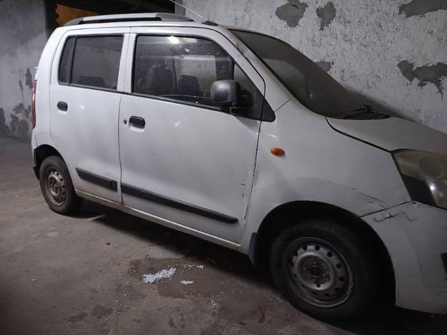 https://images10.gaadi.com/usedgaadi-sellcar/UsedCar/f55c59efa/0e44186f-d24d-4590-9391-d8d1fa252eaa.jpg?imwidth=6400