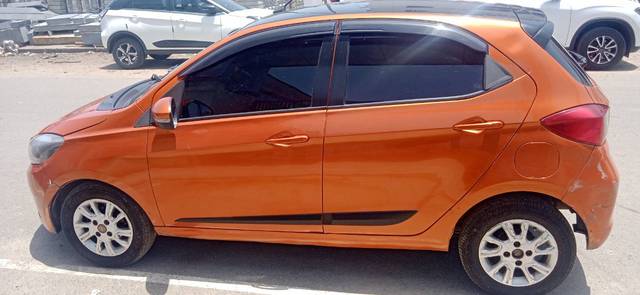 https://images10.gaadi.com/usedgaadi-sellcar/UsedCar/f55d1eaaa/42488567-0f69-4ea5-b6c6-01c1fca7c523.jpg?imwidth=6402