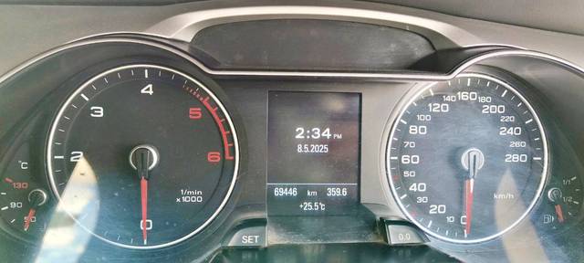 https://images10.gaadi.com/usedgaadi-sellcar/UsedCar/f55d340fa/b90e8393-5f30-4fae-a7e0-8fada8ec2f3e.jpg?imwidth=6402