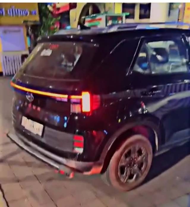 https://images10.gaadi.com/usedgaadi-sellcar/UsedCar/f55d9874a/d85ae147-ee93-40b3-9c10-0e3b39ce29e1.jpeg?imwidth=6400