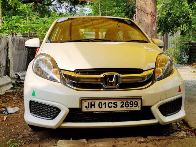https://images10.gaadi.com/usedgaadi-sellcar/UsedCar/f55e30a2a/6cc34afc-c355-4fec-8038-7e61b37b3149.jpg?imwidth=6400
