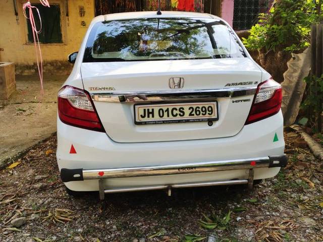 https://images10.gaadi.com/usedgaadi-sellcar/UsedCar/f55e30a2a/ba7502fa-947f-45cf-a8e6-9dcbce971833.jpg?imwidth=6402