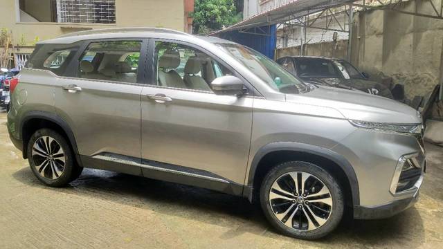 https://images10.gaadi.com/usedgaadi-sellcar/UsedCar/f55ea207a/839dc9df-f17c-4697-95d3-f65530a4ac98.jpg?imwidth=6401